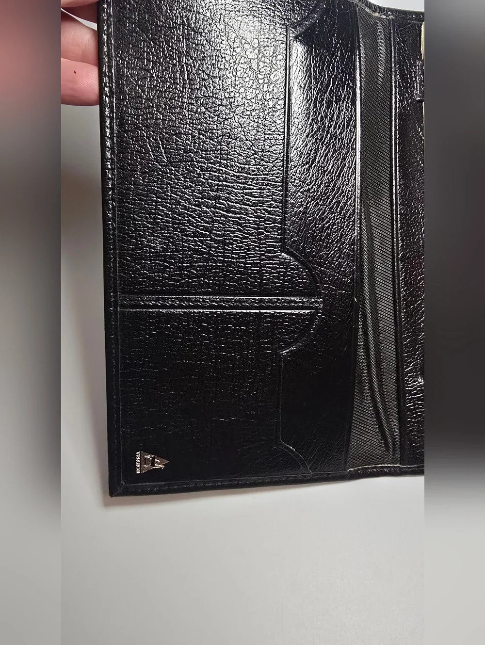 Trianon Columbia Black Women's Leather Wallet with Gold Accent